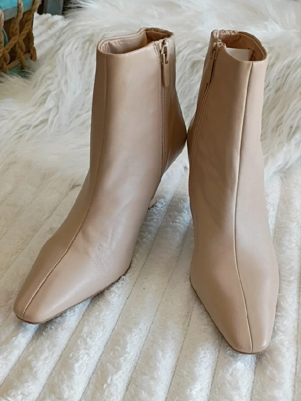 Donald J. Pliner Baltmorsp Light Beige Pointed-Toe Ankle Booties 9.5